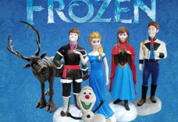 冰雪奇緣雕塑廠家，卡通動漫人物小品，彩繪仿真人物擺件