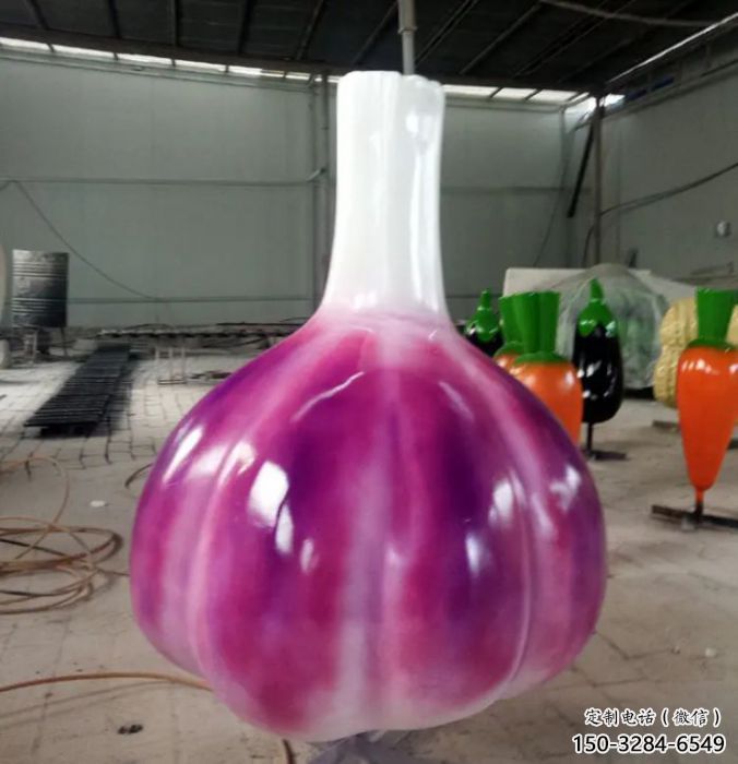 大蒜雕塑廠家，園林蔬菜小品雕塑，玻璃鋼仿真大蒜雕塑