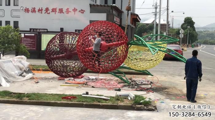 楊梅雕塑廠家，抽象水果雕塑，大型鏤空楊梅雕塑廠家