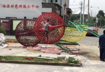 楊梅雕塑廠家，抽象水果雕塑，大型鏤空楊梅雕塑廠家