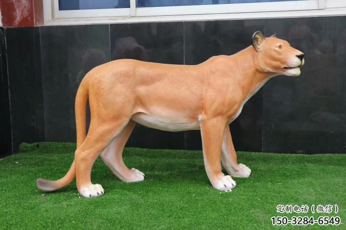 豹子雕塑廠家，仿真豹子雕塑，園林玻璃鋼動物小品