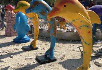 海豚雕塑廠家，彩繪動(dòng)物擺件，玻璃鋼海洋生物雕塑小品