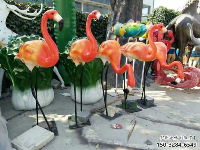 火烈鳥雕塑廠家，仿真彩繪火烈鳥雕塑廠