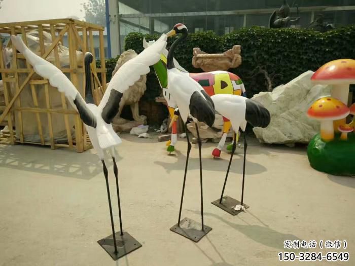 仙鶴雕塑廠家，公園仿真鳥禽，玻璃鋼仿真仙鶴雕塑廠