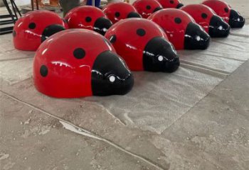 瓢蟲雕塑廠家，彩繪昆蟲小品，仿真玻璃鋼瓢蟲雕塑廠