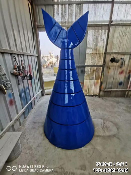 魚尾雕塑廠家，半身動(dòng)物擺件，玻璃鋼魚尾雕塑廠