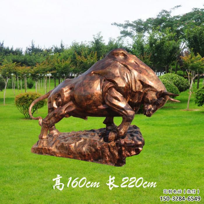 開荒牛雕塑廠家，農(nóng)耕動(dòng)物小品，玻璃鋼仿真開荒牛雕塑廠
