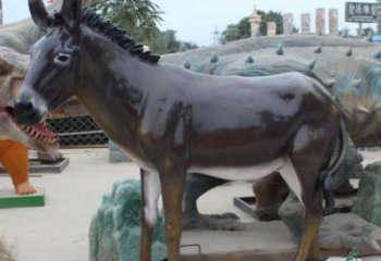 駿馬雕塑廠家，動(dòng)物景觀擺件，玻璃鋼仿真駿馬雕塑廠