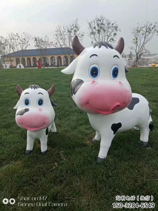 小狗雕塑廠家，卡通動物小品，玻璃鋼彩繪小狗雕塑廠