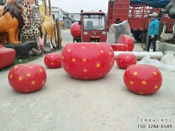 坐凳雕塑，草莓坐凳雕塑廠家
