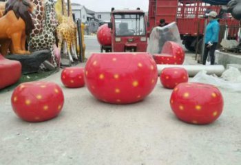坐凳雕塑，草莓坐凳雕塑廠家