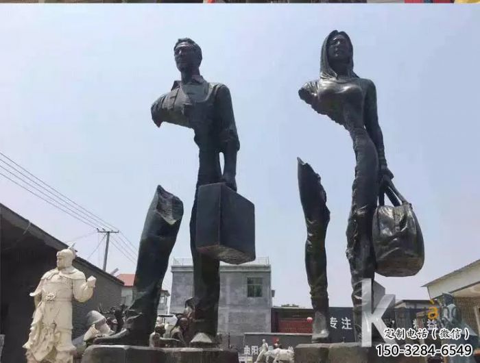 大型旅行者雕塑 門(mén)口創(chuàng)意雕塑 售樓處小品