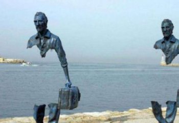抽象旅行者雕塑 店門(mén)口彩繪雕塑 步行街?jǐn)[件