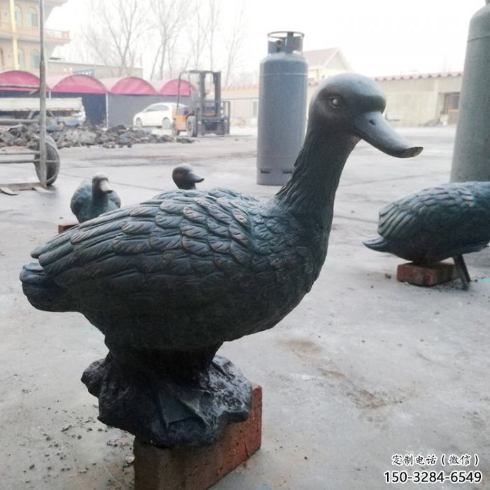 鴨子雕塑廠家，仿真動物， 公園廣場街頭擺件