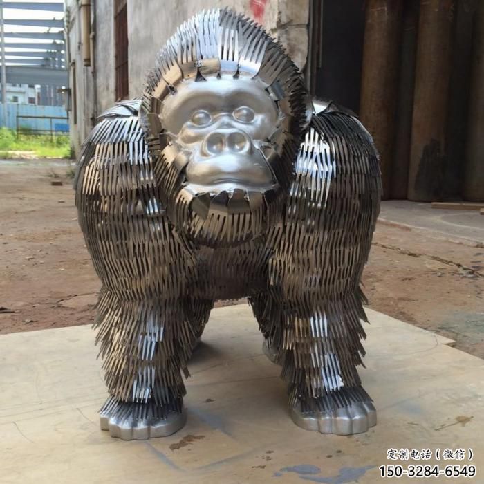 庭院猩猩雕塑廠家，動(dòng)物主題，拉絲工藝