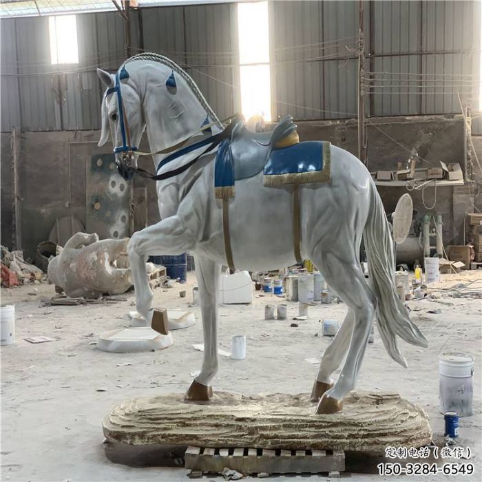 提供戰(zhàn)馬雕塑廠家，仿真主題，彩繪工藝效果