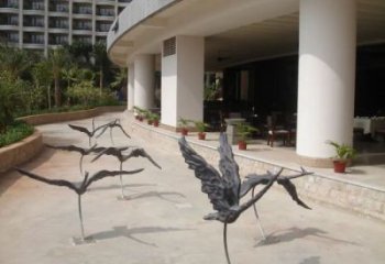 城市大雁雕塑廠家 風景區(qū)彩繪雕塑 抽象擺件