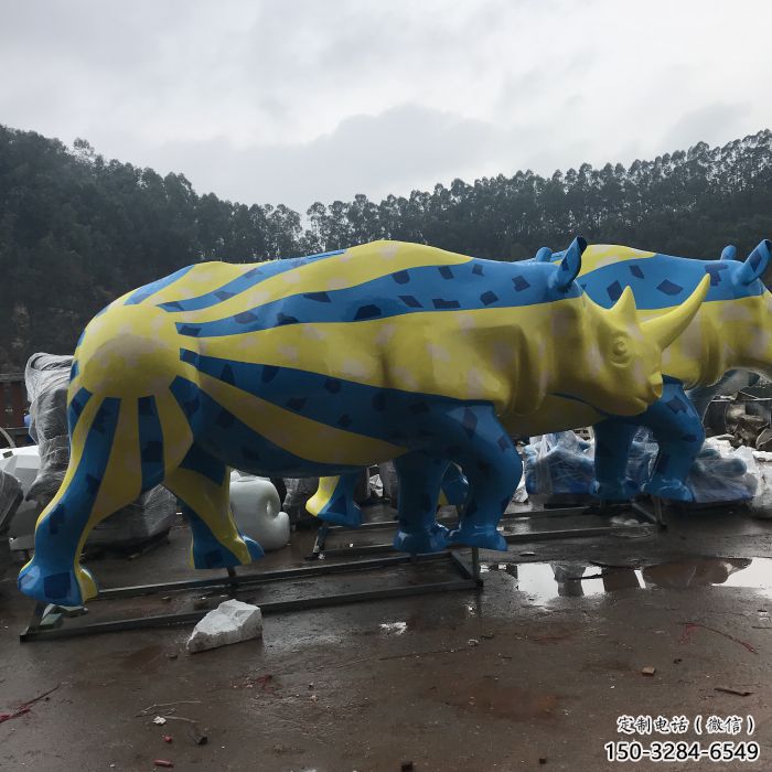 街道犀牛雕塑，彩繪工藝雕塑，公園擺件效果