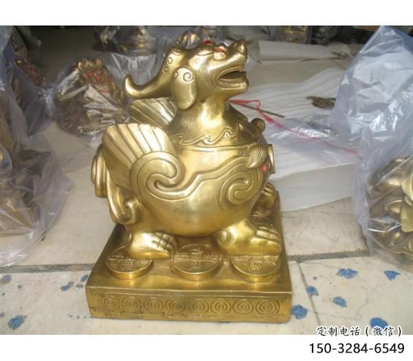 廣場(chǎng)貔貅雕塑廠家，動(dòng)物裝飾雕塑，仿銅制造