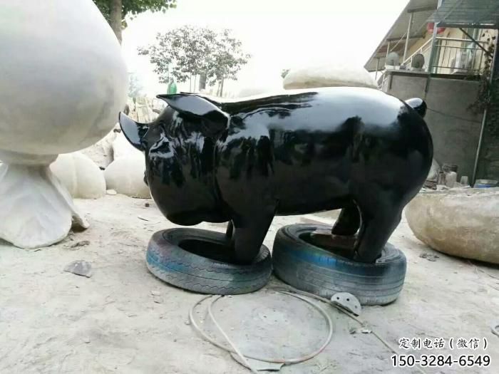 廣場(chǎng)野豬雕塑，戶外動(dòng)物雕塑，烤漆工藝制造