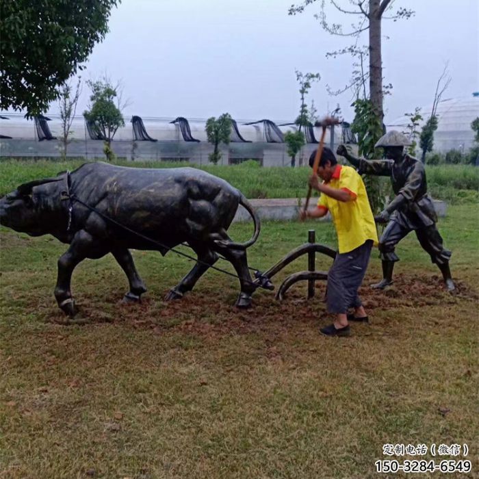 街道老牛雕塑，鑄銅農(nóng)耕雕塑，古銅效果