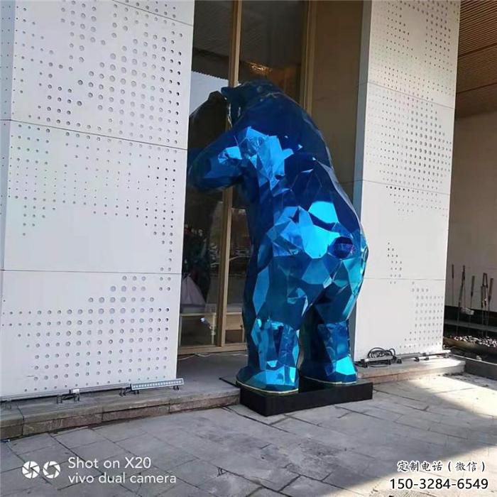 城市狗熊雕塑，彩繪雕塑，仿真效果