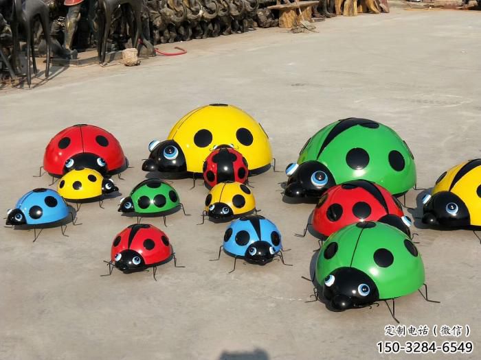 小區(qū)蟲子雕塑，卡通文化雕塑，動(dòng)漫彩繪制作