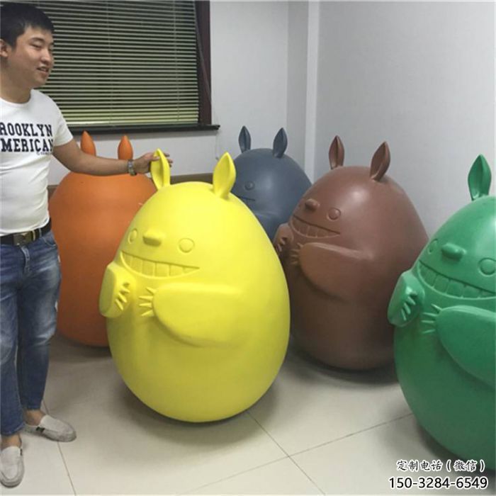 街頭龍貓雕塑，彩繪擺件雕塑，抽象效果