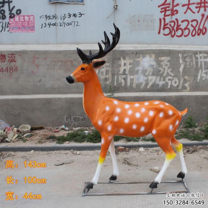 小鹿仿真雕塑，動物美陳小品，玻璃鋼彩繪動物雕塑廠家