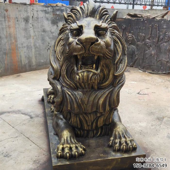 仿銅動(dòng)物景觀雕塑，玻璃鋼爬式獅子雕塑廠家
