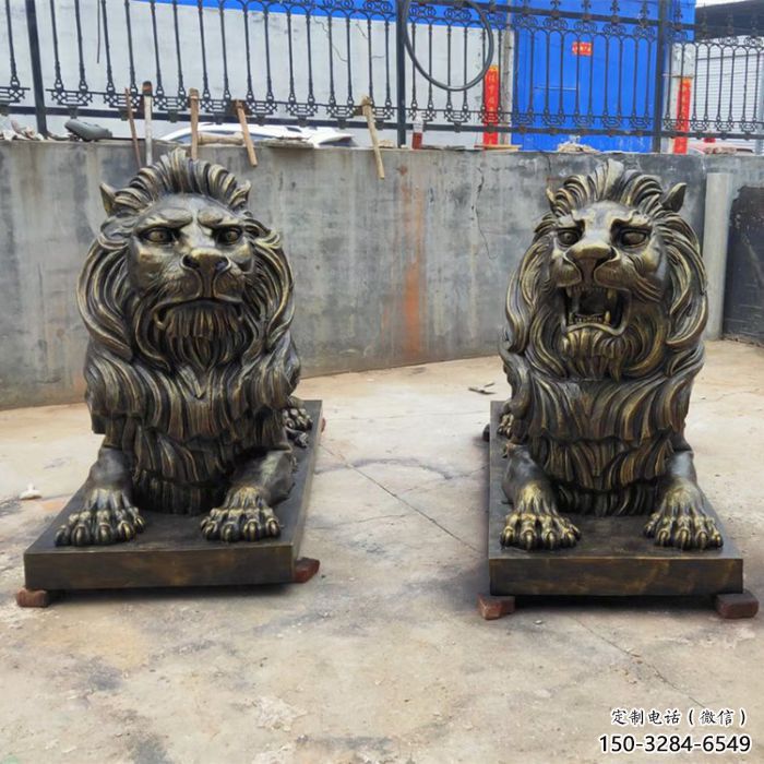 仿銅雄獅雕塑，動(dòng)物美陳擺件，玻璃鋼獅子雕塑生產(chǎn)