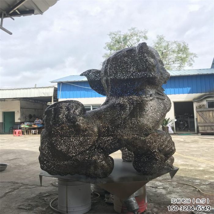 景區(qū)獅子雕塑供給，編織工藝雕塑，鋼絲獅子雕塑制作