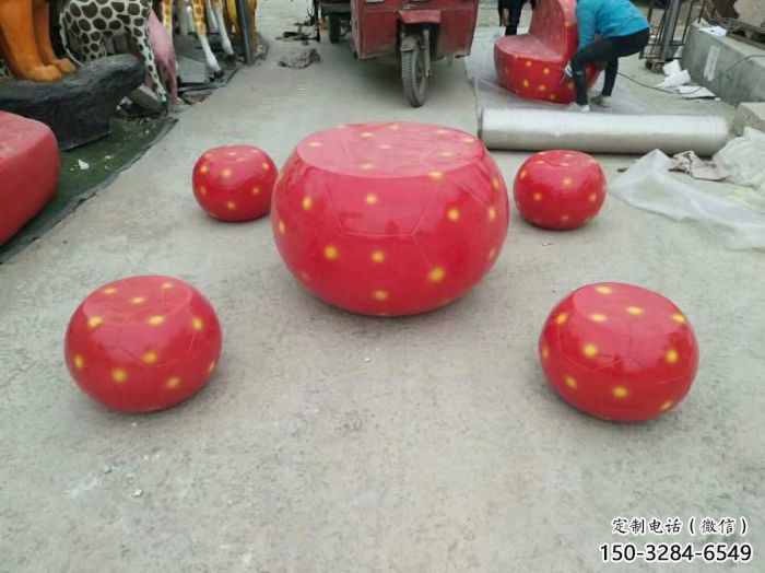 草莓坐凳雕塑，組合系列，玻璃鋼坐凳雕塑制作