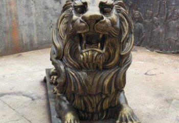 仿銅動(dòng)物景觀雕塑，玻璃鋼爬式獅子雕塑廠家