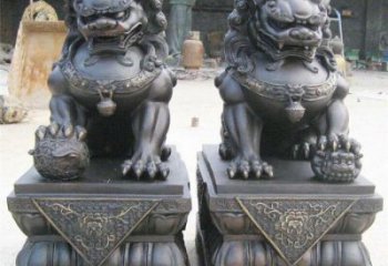 青銅獅子雕塑生產(chǎn)，圓雕系列，仿古蹲獅雕塑生產(chǎn)商