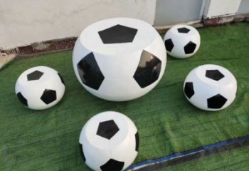 足球坐凳雕塑,仿真藝術形態(tài)，玻璃鋼坐凳雕塑類型