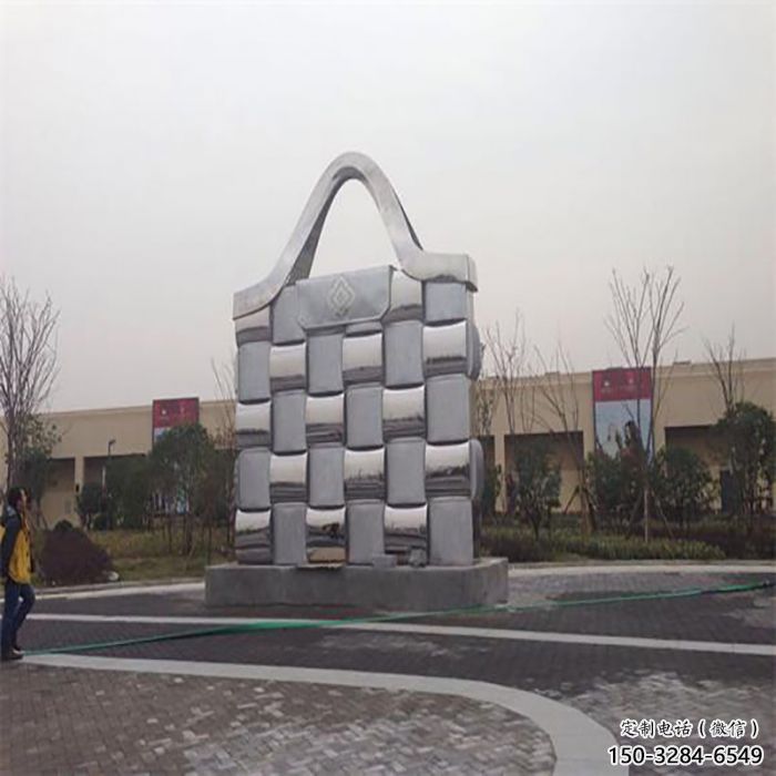 曲靖景觀背包雕塑優(yōu)選，陸地?cái)[件，園林不銹鋼背包雕塑供應(yīng)