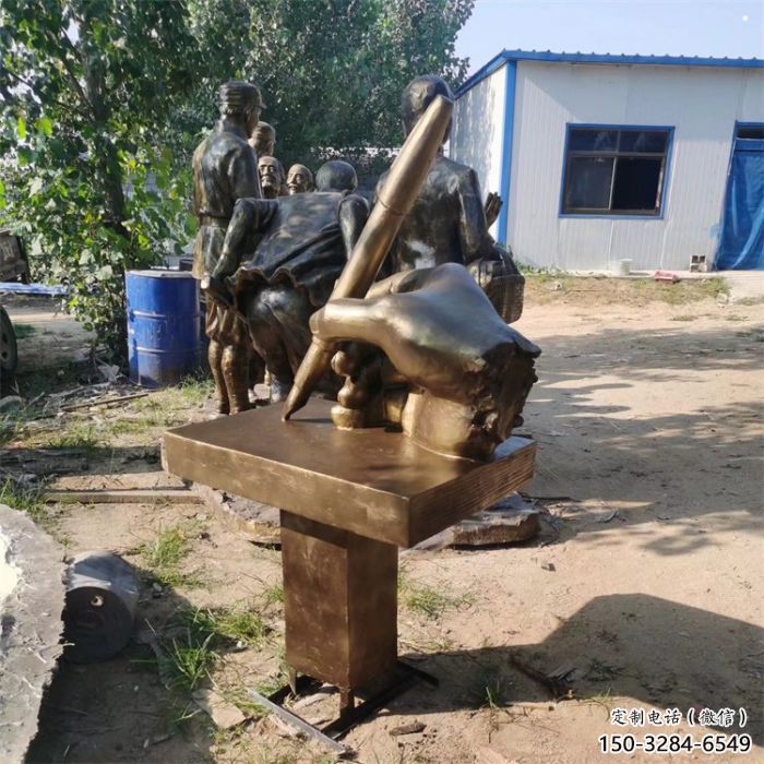 長壽手握鋼筆雕塑，街道標(biāo)識，玻璃鋼手握鋼筆雕塑廠家