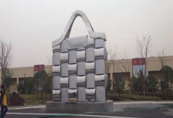 黔江景觀背包雕塑優(yōu)選，陸地擺件，園林不銹鋼背包雕塑供應