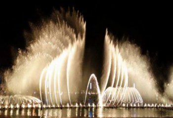 萬盛水景程控噴泉雕塑，高噴循環(huán)噴水方式設計制作