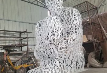 萬(wàn)州大型鏤空人物雕塑常用，戶外擺放，鐵藝字母人物雕塑展示